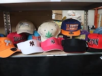 Partij original snapback petten - diverse kleuren - 38 stuks - afbeelding 1 van  6