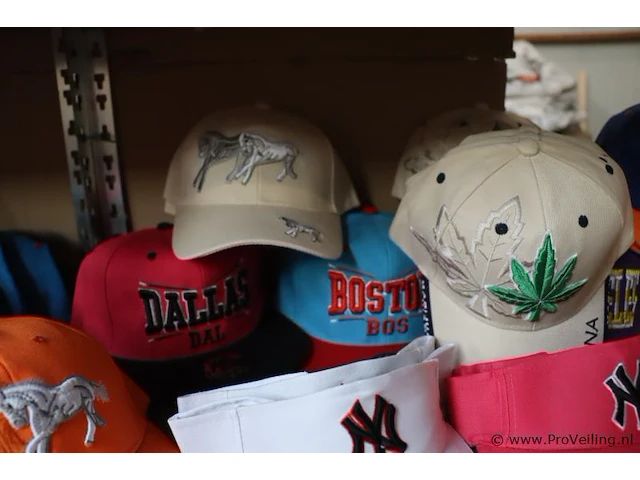 Partij original snapback petten - diverse kleuren - 38 stuks - afbeelding 3 van  6