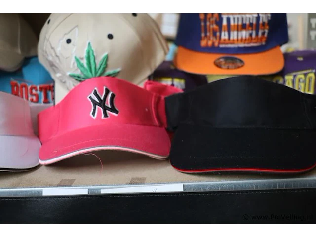 Partij original snapback petten - diverse kleuren - 38 stuks - afbeelding 5 van  6