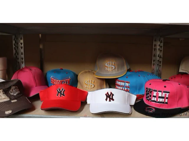 Partij original snapback petten - diverse kleuren - 40 stuks - afbeelding 1 van  7