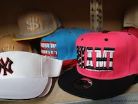 Partij original snapback petten - diverse kleuren - 40 stuks - afbeelding 2 van  7