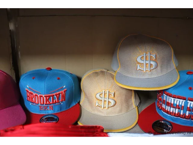 Partij original snapback petten - diverse kleuren - 40 stuks - afbeelding 3 van  7
