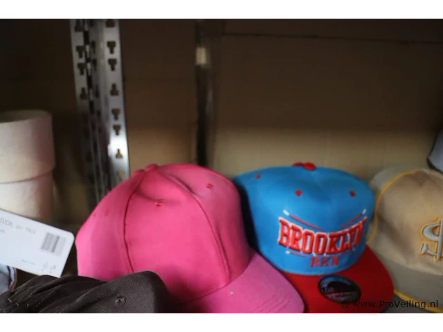 Partij original snapback petten - diverse kleuren - 40 stuks - afbeelding 4 van  7