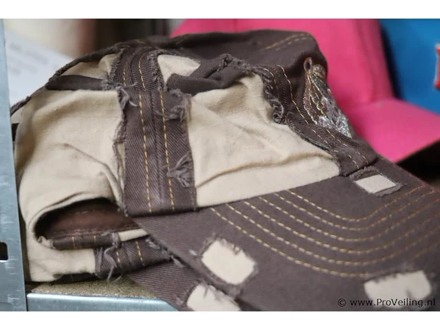 Partij original snapback petten - diverse kleuren - 40 stuks - afbeelding 5 van  7