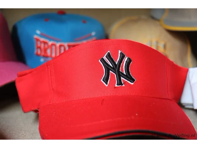 Partij original snapback petten - diverse kleuren - 40 stuks - afbeelding 6 van  7