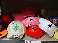 Partij original snapback petten - diverse kleuren - 50 stuks - afbeelding 1 van  7