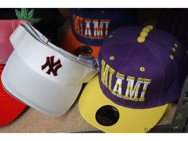 Partij original snapback petten - diverse kleuren - 50 stuks - afbeelding 2 van  7