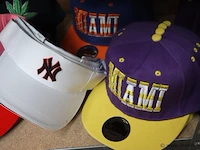 Partij original snapback petten - diverse kleuren - 50 stuks - afbeelding 2 van  7