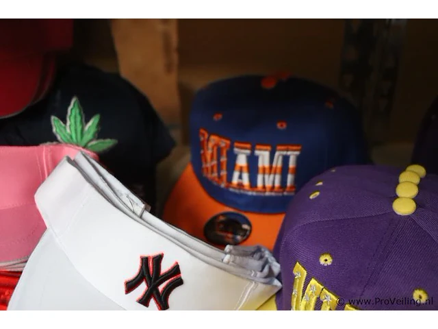 Partij original snapback petten - diverse kleuren - 50 stuks - afbeelding 3 van  7