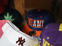 Partij original snapback petten - diverse kleuren - 50 stuks - afbeelding 3 van  7