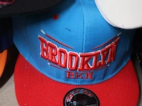 Partij original snapback petten - diverse kleuren - 55 stuks - afbeelding 6 van  9