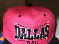 Partij original snapback petten - diverse kleuren - 55 stuks - afbeelding 8 van  9