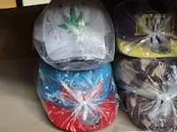 Partij original snapback petten - diverse kleuren - 58 stuks - afbeelding 1 van  5