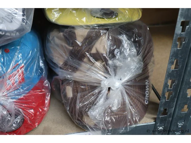 Partij original snapback petten - diverse kleuren - 58 stuks - afbeelding 4 van  5