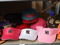 Partij original snapback petten - diverse kleuren - 58 stuks - afbeelding 1 van  8