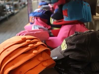 Partij original snapback petten - diverse kleuren - 58 stuks - afbeelding 2 van  8