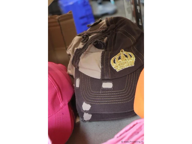 Partij original snapback petten - diverse kleuren - 58 stuks - afbeelding 4 van  8