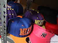 Partij original snapback petten - diverse kleuren - 58 stuks - afbeelding 7 van  8