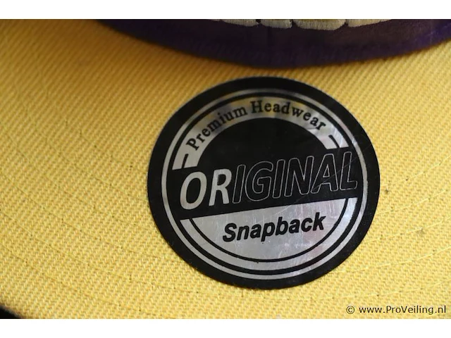 Partij original snapback petten - diverse kleuren - 72 stuks - afbeelding 8 van  9