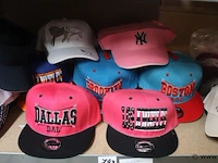 Partij original snapback petten - diverse kleuren - 74 stuks - afbeelding 1 van  6