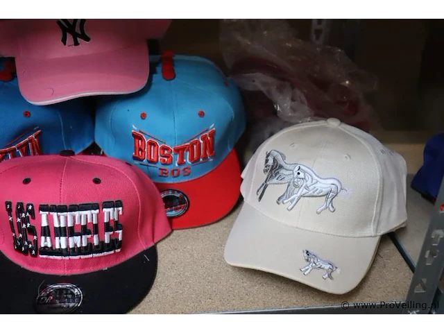 Partij original snapback petten - diverse kleuren - 74 stuks - afbeelding 2 van  6