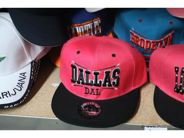 Partij original snapback petten - diverse kleuren - 74 stuks - afbeelding 4 van  6