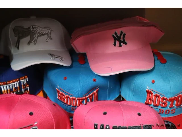 Partij original snapback petten - diverse kleuren - 74 stuks - afbeelding 6 van  6