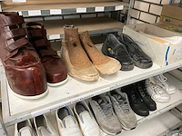 Partij (orthopedische) schoenen + stellage - afbeelding 4 van  7