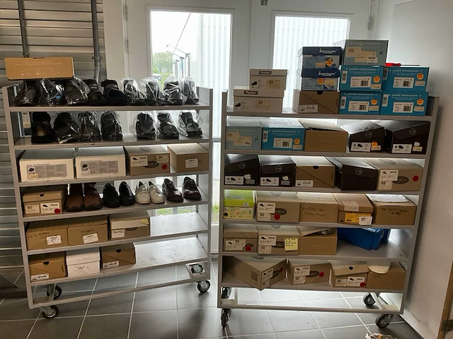 Partij (orthopedische) schoenen - afbeelding 1 van  10