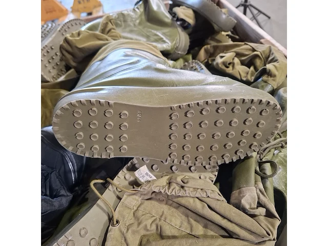 Partij over schoenen - afbeelding 4 van  8
