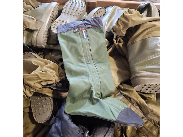 Partij over schoenen - afbeelding 5 van  8