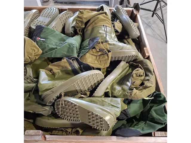 Partij over schoenen - afbeelding 7 van  8