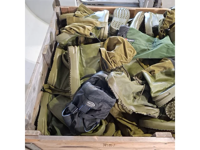 Partij over schoenen - afbeelding 8 van  8