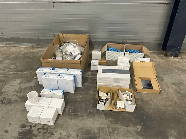 Partij overig elektra toebehoren - afbeelding 1 van  23