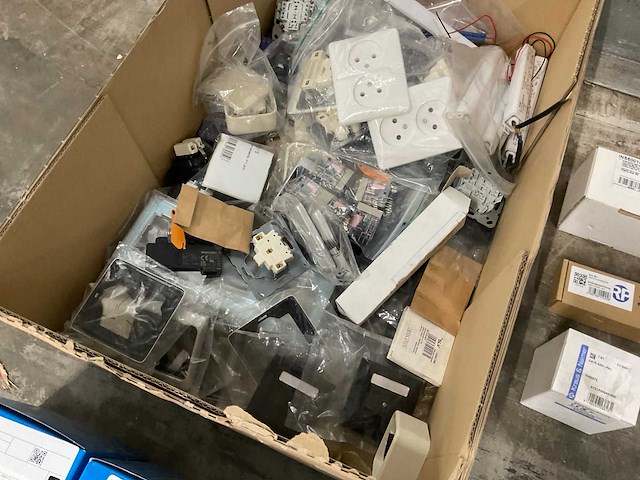 Partij overig elektra toebehoren - afbeelding 9 van  23