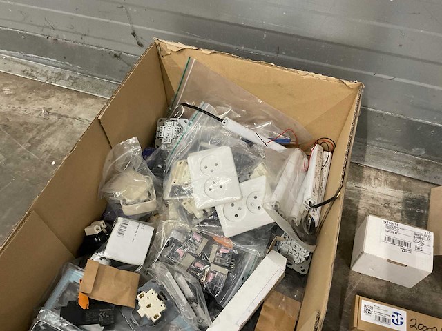 Partij overig elektra toebehoren - afbeelding 10 van  23