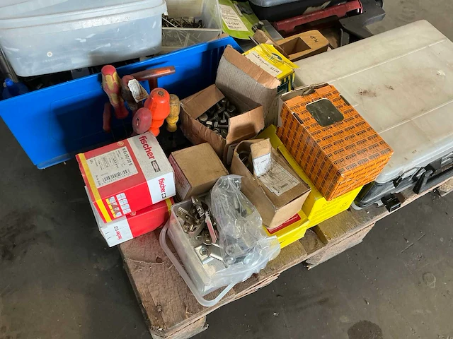 Partij overig handgereedschap en schroeven - afbeelding 12 van  16