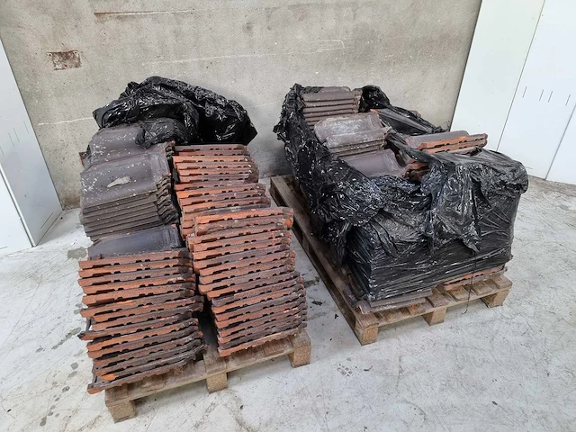 Partij ovh dakpannen ca. 450 stuks - afbeelding 2 van  3