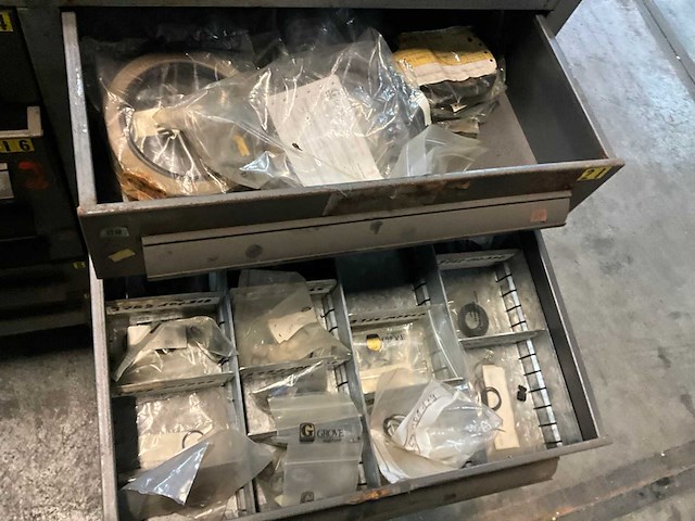 Partij pakkingen & o-ringen in magazijnkast - afbeelding 4 van  12