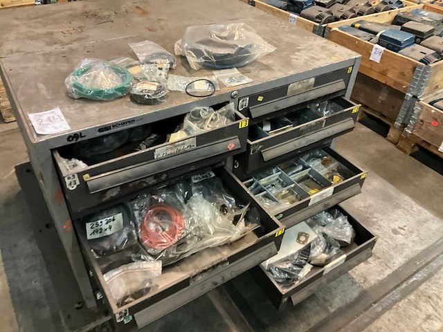 Partij pakkingen & o-ringen in magazijnkast - afbeelding 5 van  12