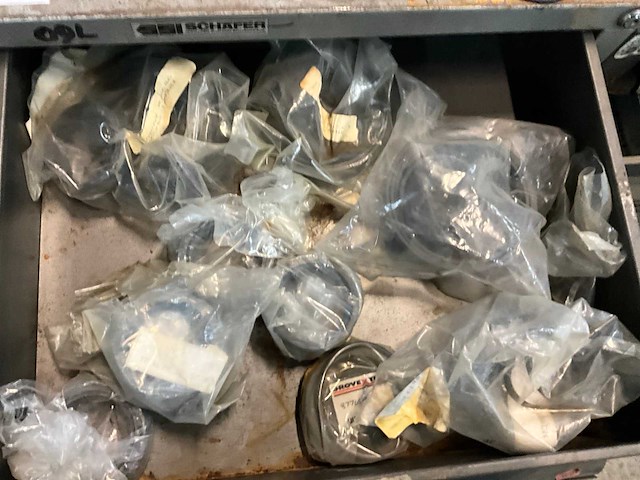 Partij pakkingen & o-ringen in magazijnkast - afbeelding 7 van  12