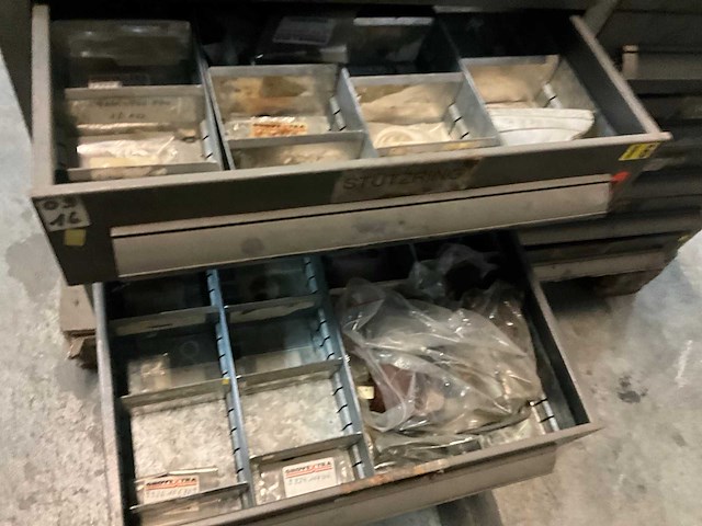 Partij pakkingen & o-ringen in magazijnkast - afbeelding 12 van  12