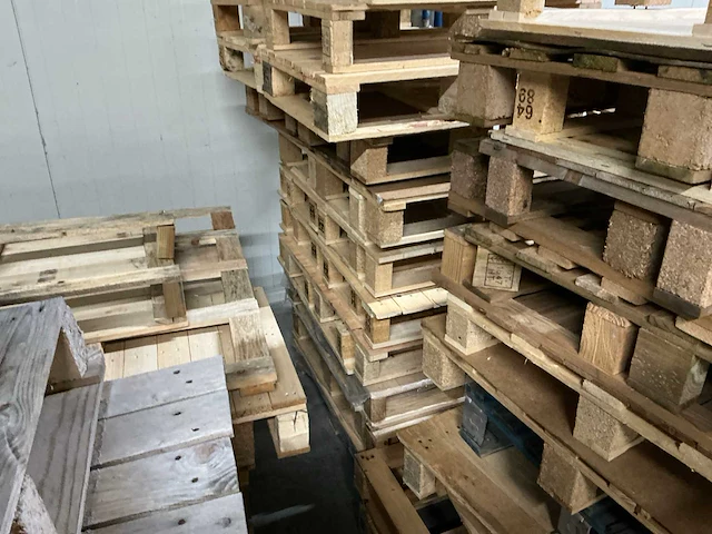 Partij pallets (hout en kunststof) - afbeelding 2 van  19