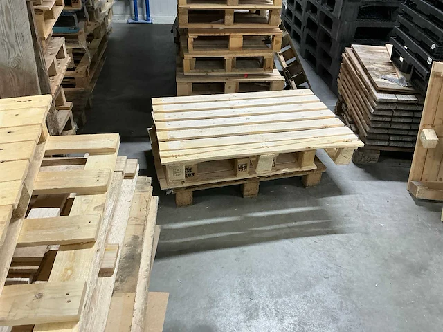 Partij pallets (hout en kunststof) - afbeelding 8 van  19