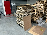 Partij pallets (hout en kunststof) - afbeelding 12 van  19