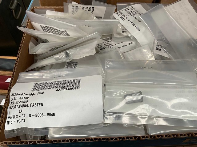 Partij panel fastener insert - afbeelding 1 van  2