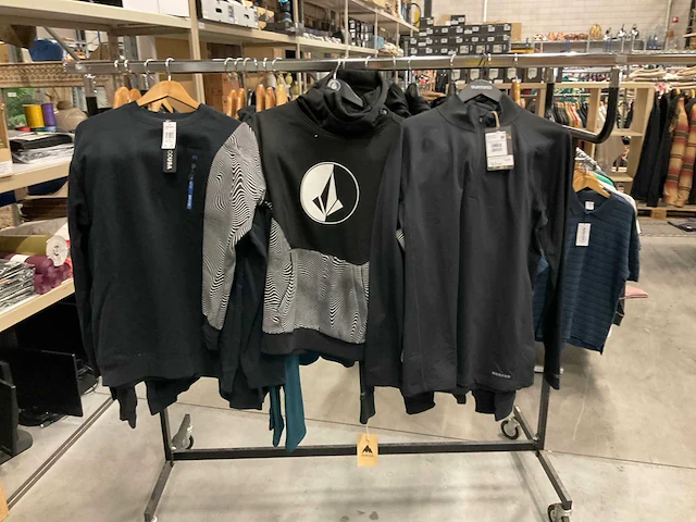 Partij peak performance/volcom/burton/dc hoodies en sweaters (19x) - afbeelding 2 van  5