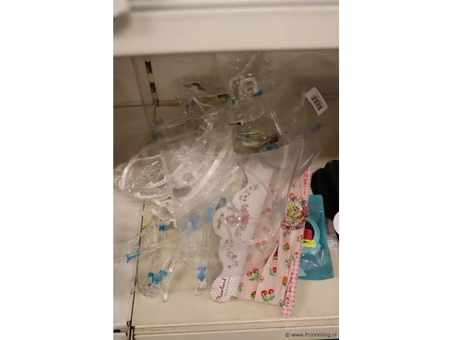Partij persoonlijke verzorgingsproducten (inhoud 1 plank) bestaande uit o.a. diverse baby producten & schoenlepels - afbeelding 7 van  8