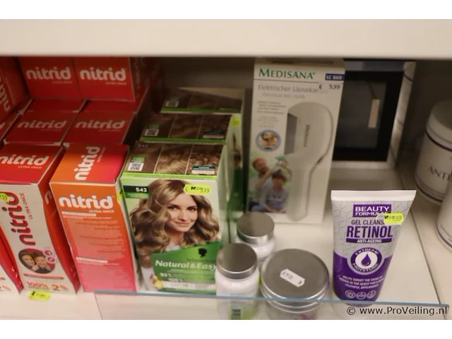 Partij persoonlijke verzorgingsproducten (inhoud 1 plank) bestaande uit o.a. tandpasta, haarverf, haarstyler & elektrisch luizenkam - afbeelding 4 van  4
