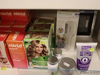 Partij persoonlijke verzorgingsproducten (inhoud 1 plank) bestaande uit o.a. tandpasta, haarverf, haarstyler & elektrisch luizenkam - afbeelding 4 van  4